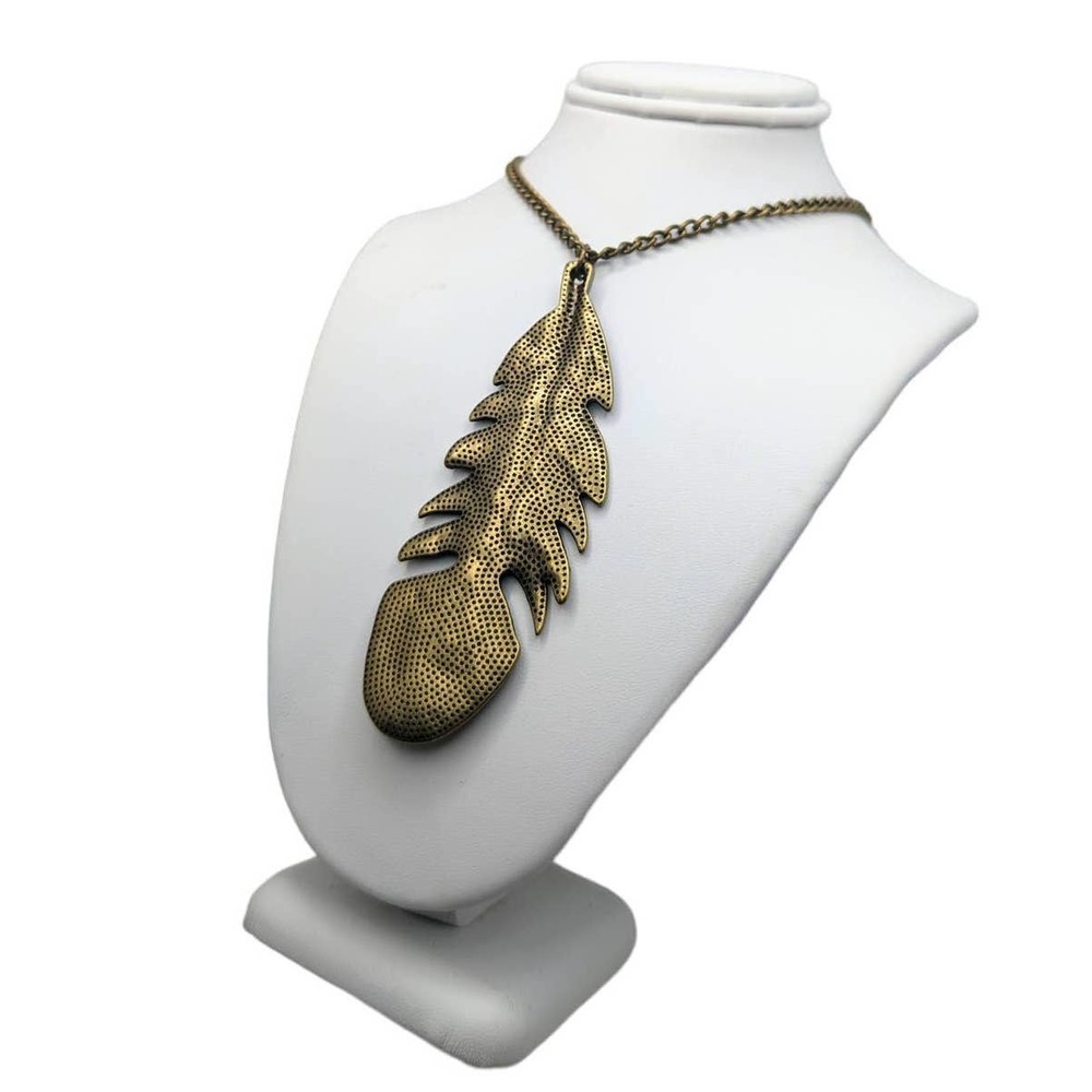 Southwest Boho Feather Necklace in Brass Gorgeous - Picture 7 of 8